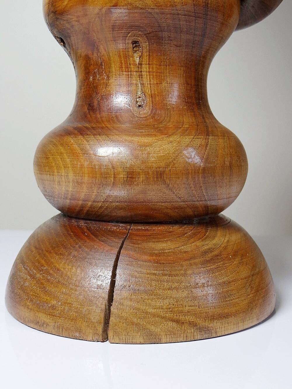 Impressive vintage Scandinavian style lamp designed with turned sculpted wood and a ring.