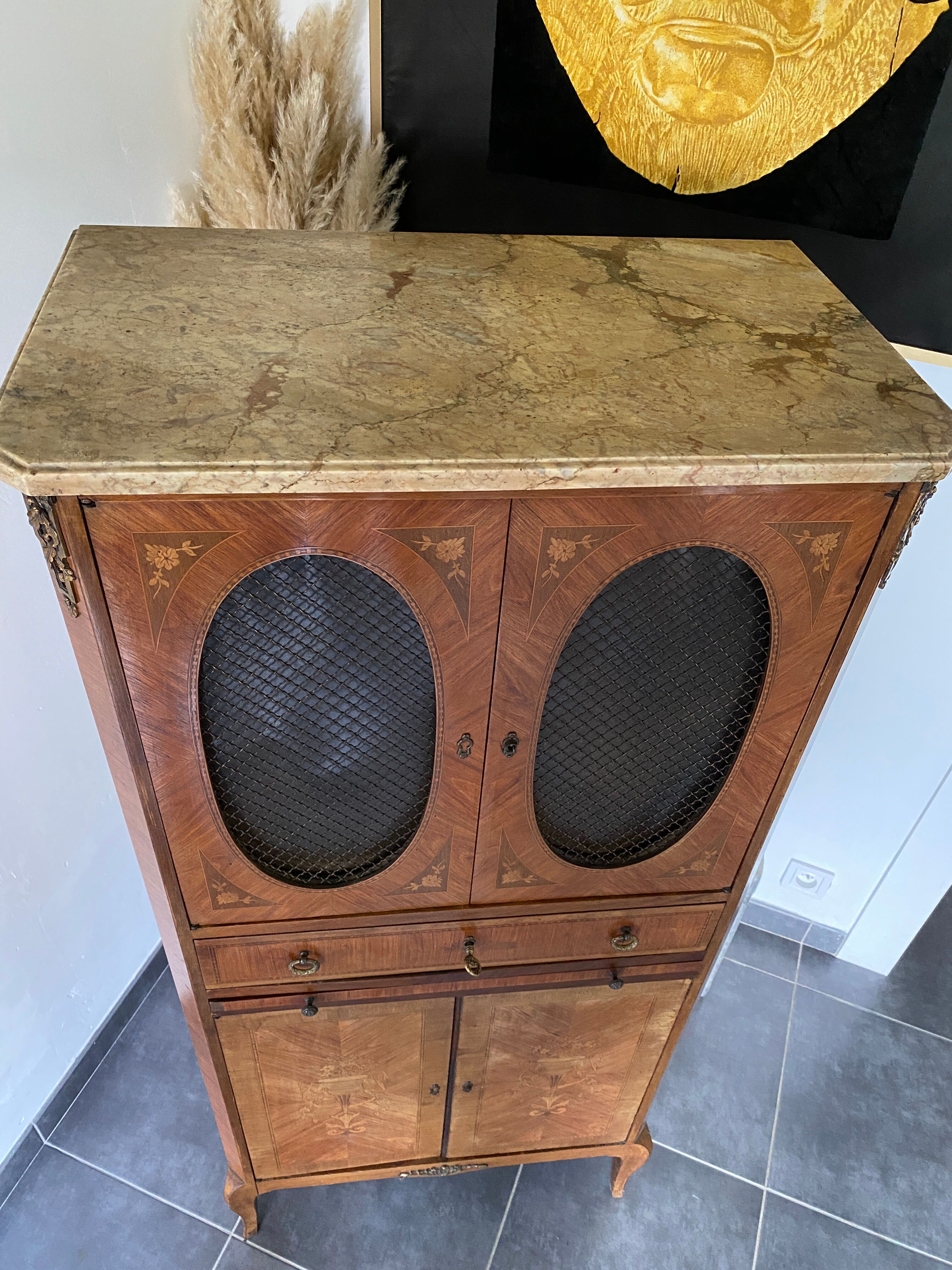 Veneer reading cabinet