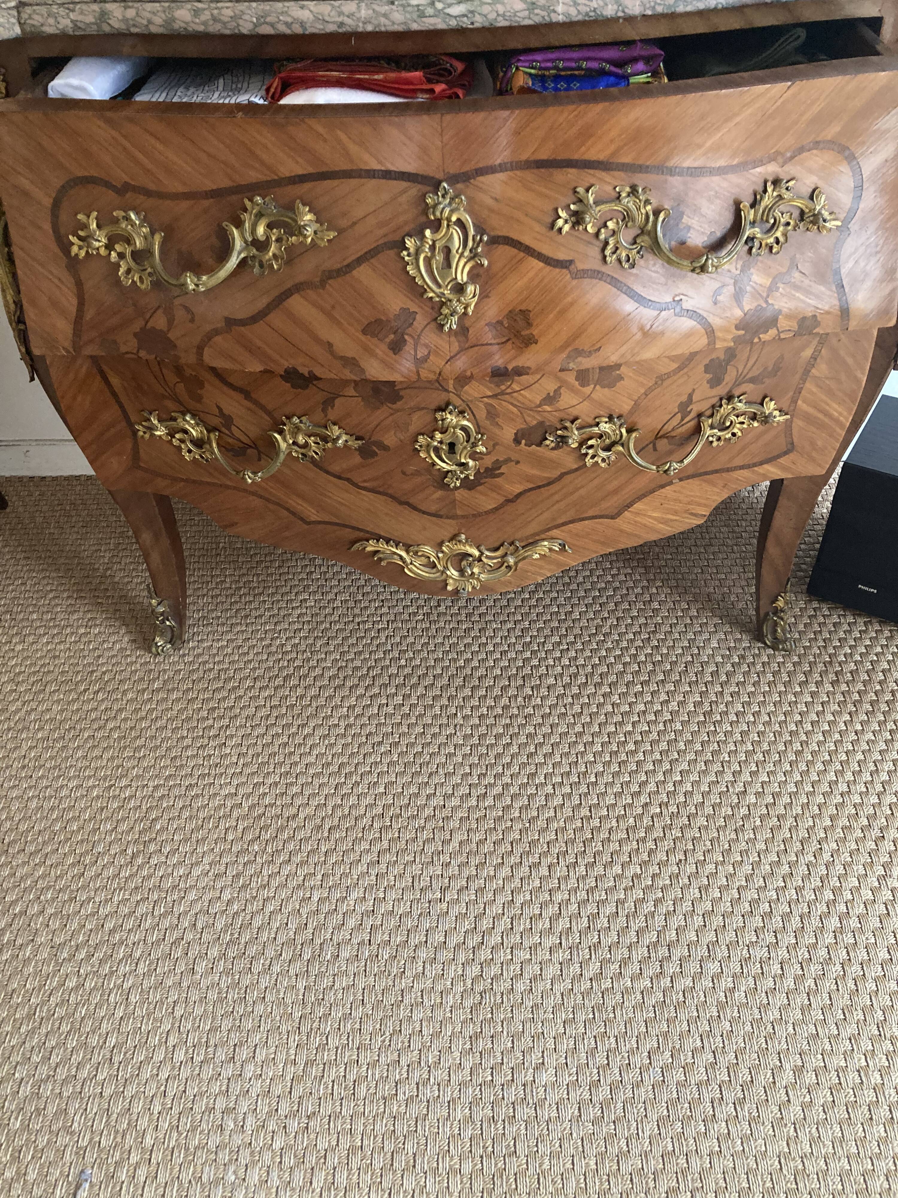 Louis XV style chest of drawers, early 1900s