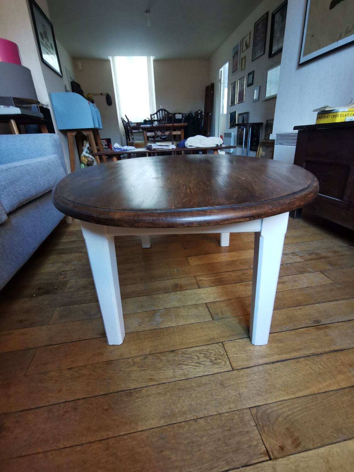 Oval coffee table