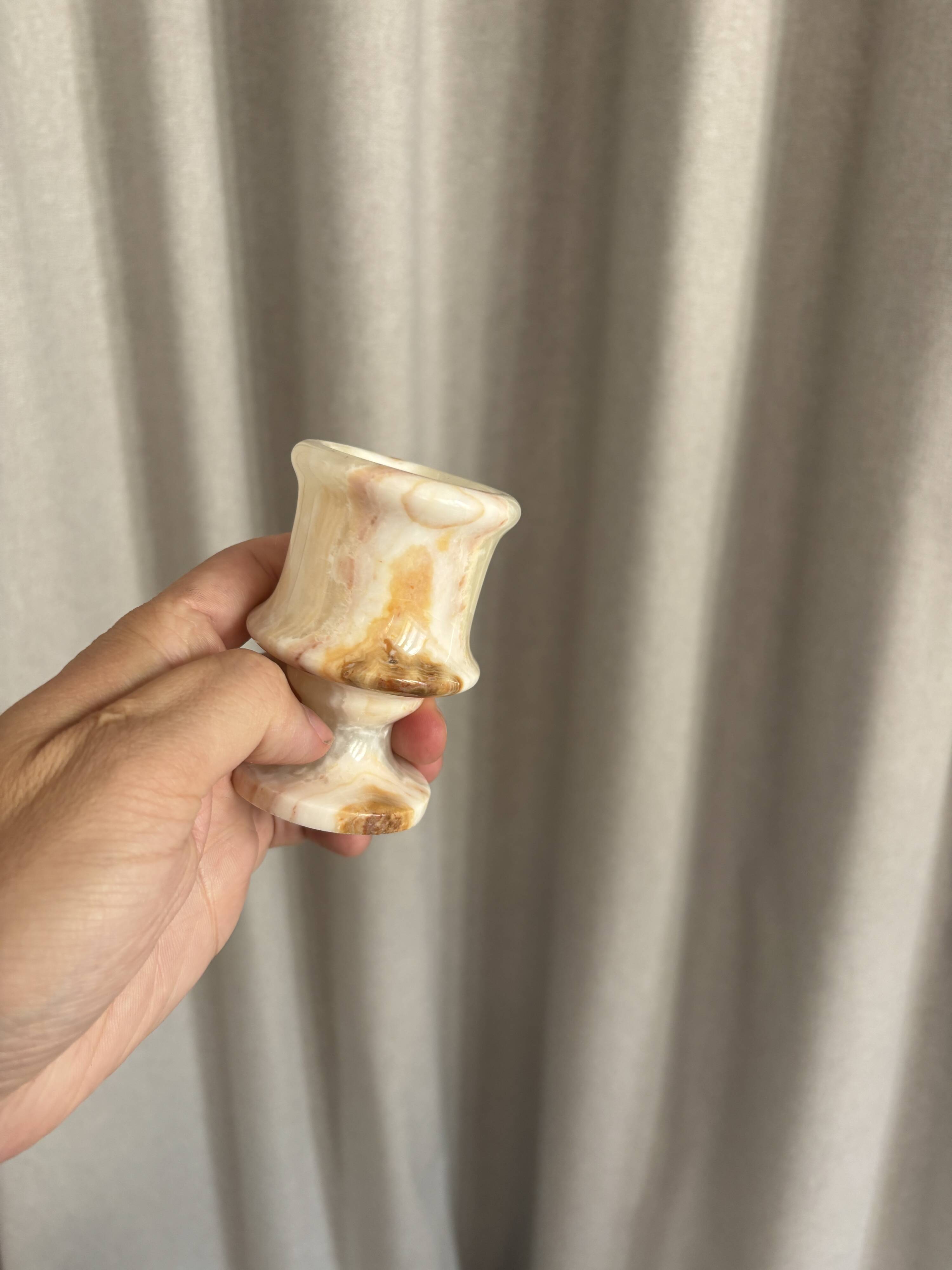 3 vases en onyx sculptées à la main