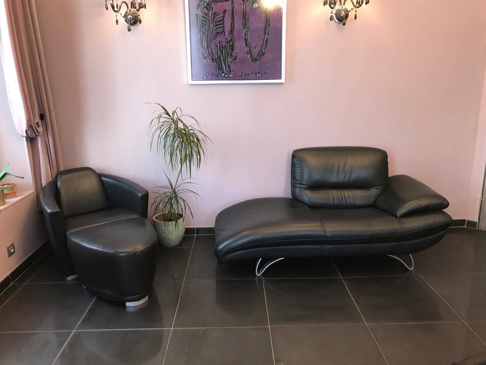 Méridienne, fauteuil et repose pieds Calia Italia salon