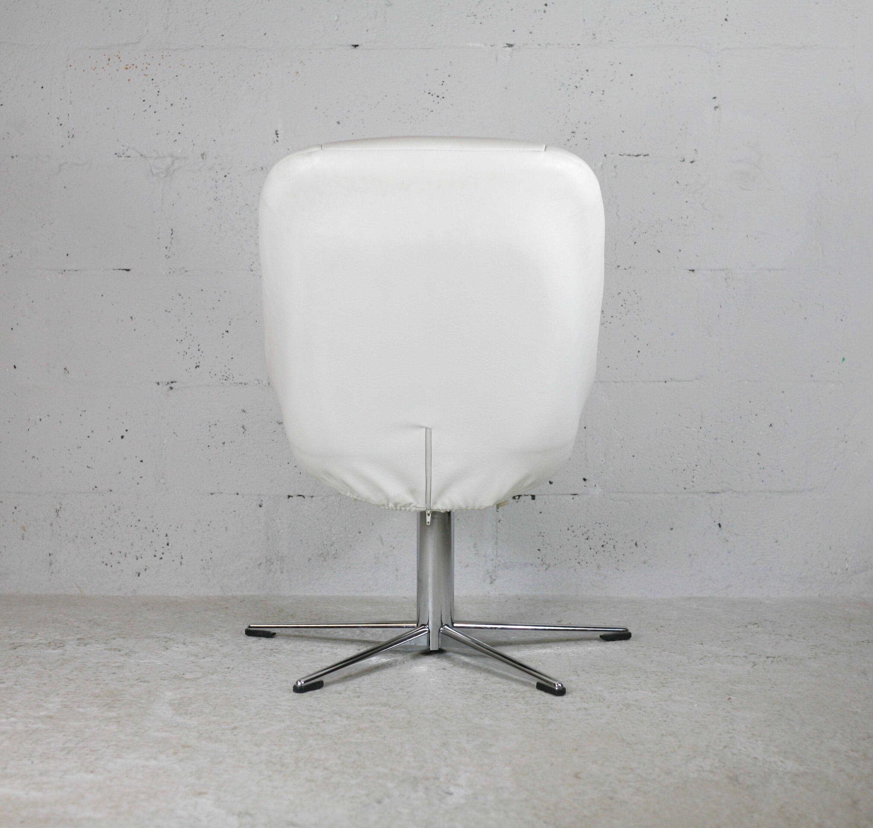 Armchair "Space Age", steel, fiberglass and imitation leather, France, circa 1970