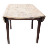 Round folding table