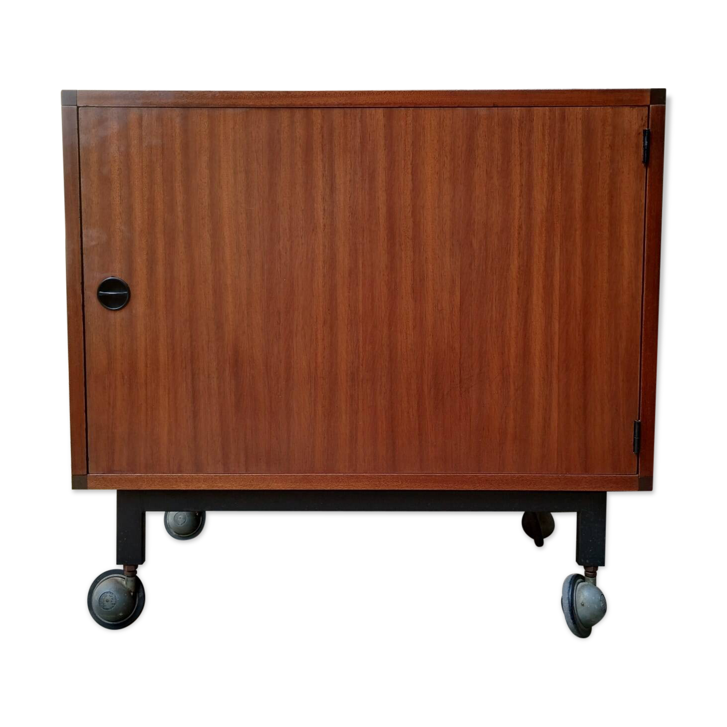 Bar / TV cabinet on wheels