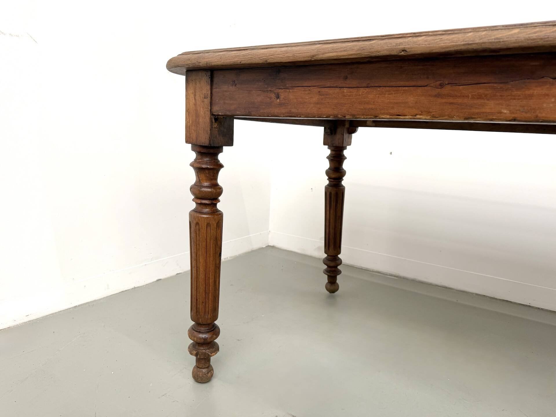 Table en chêne massif à 6 pieds tournés (1900)