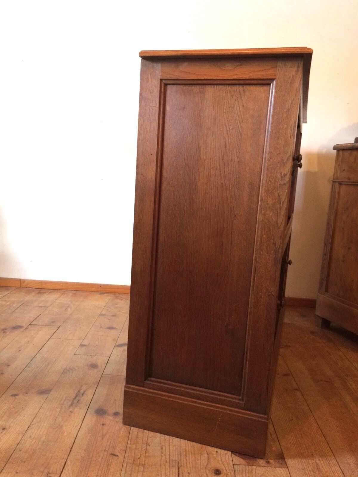 Meuble à rideaux