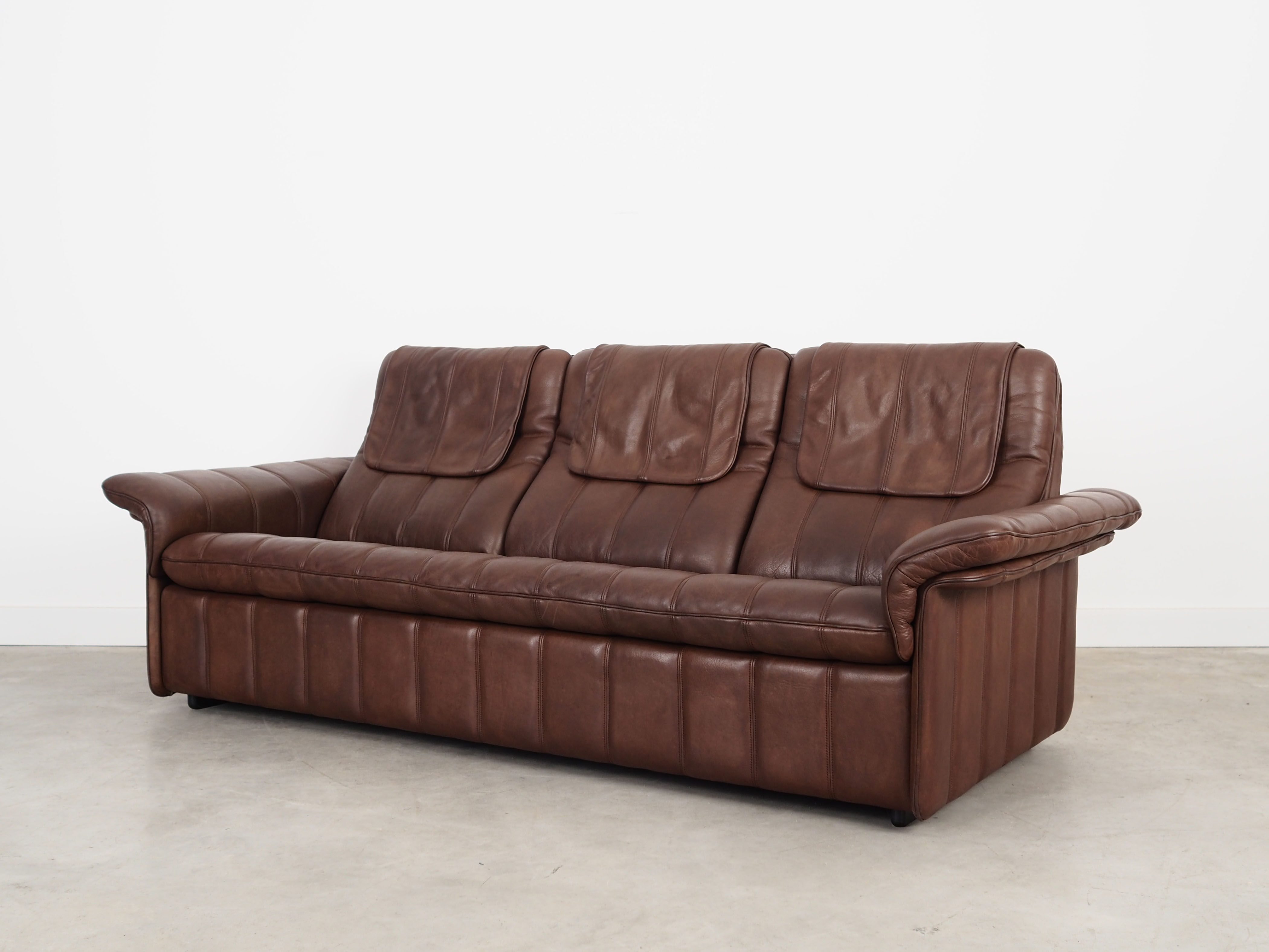 Canapé en cuir marron, design suisse, années 1970, fabrication: De Sede