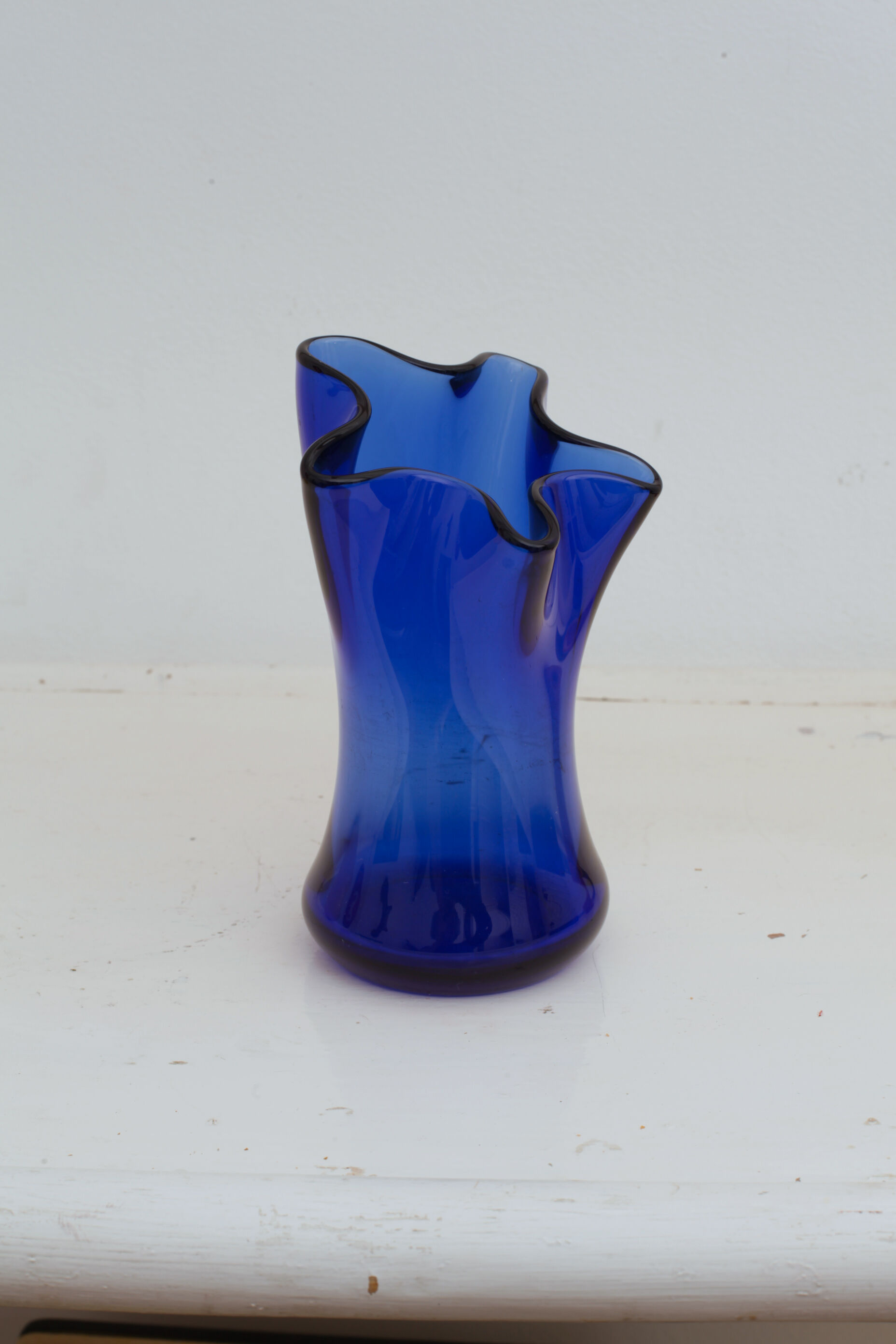 Vase étoile en verre bleu