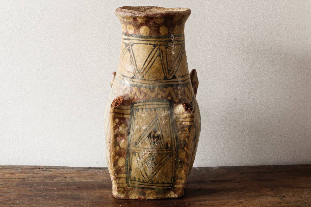 Ancienne poterie berbère en terre cuite