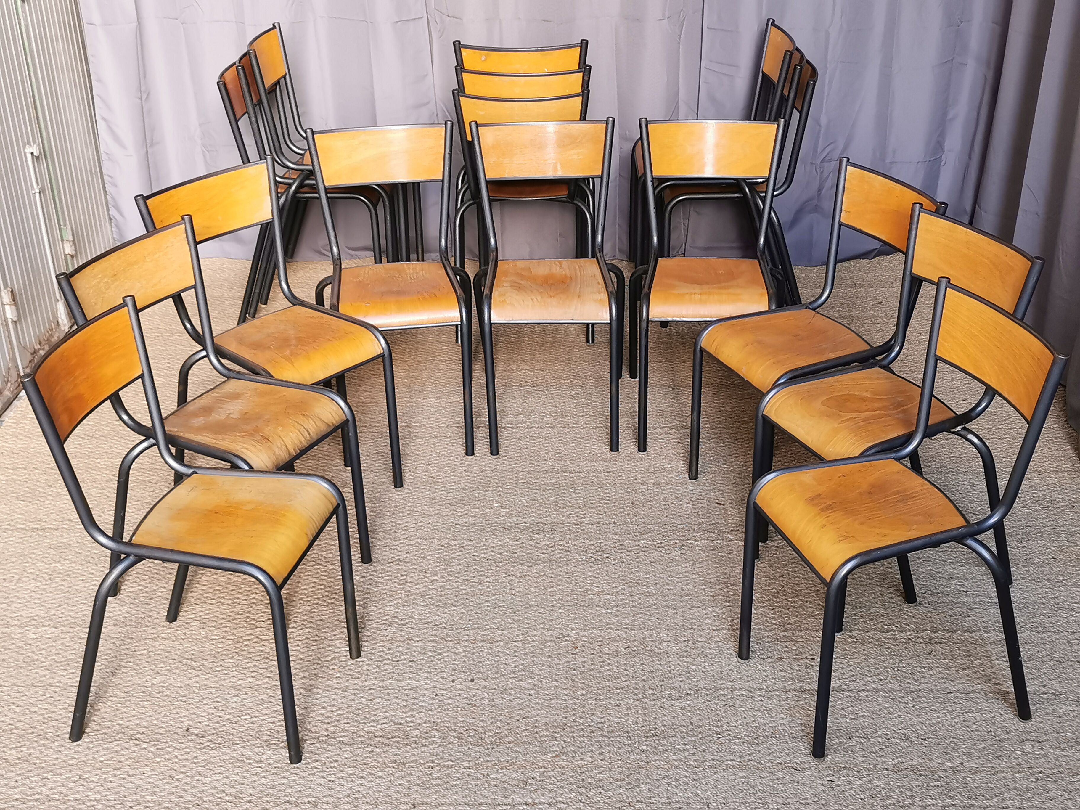 Lot of 18 vintage chairs "mullca"