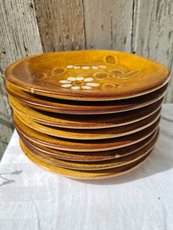 8 assiettes plates La Roue Vallauris