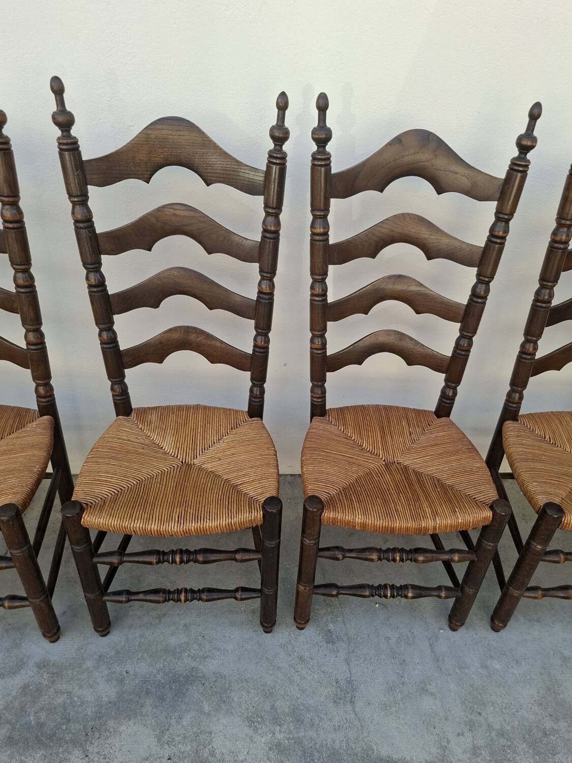 Set of 6 high-backed straw-seated chairs in solid oak from the early 1900s.