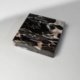 Cendrier vintage en marbre noir, beige et blanc avec base en tissu rouge - Design italien des années 1970, sculpture de bureau lourde