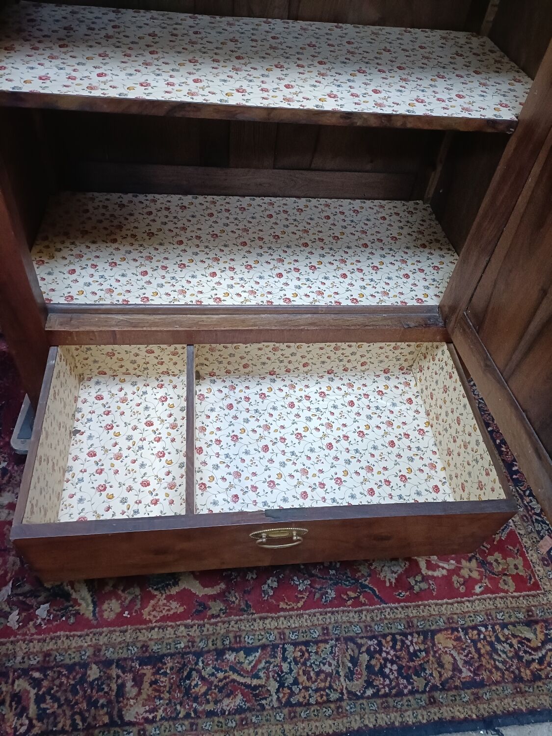 Cabinet bonnetière in solid oak and partial veneer