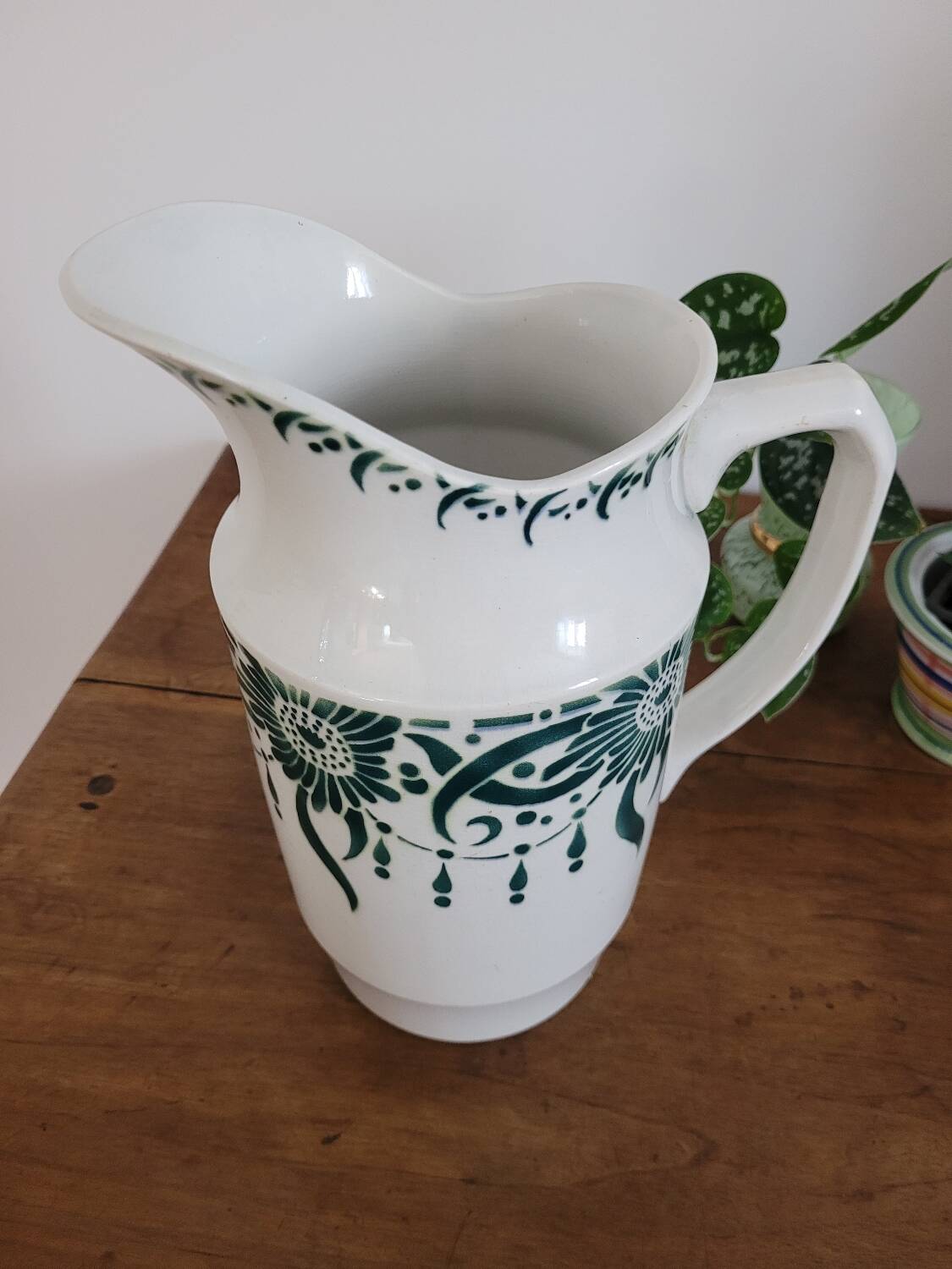 Pitcher / vase St Amand 463