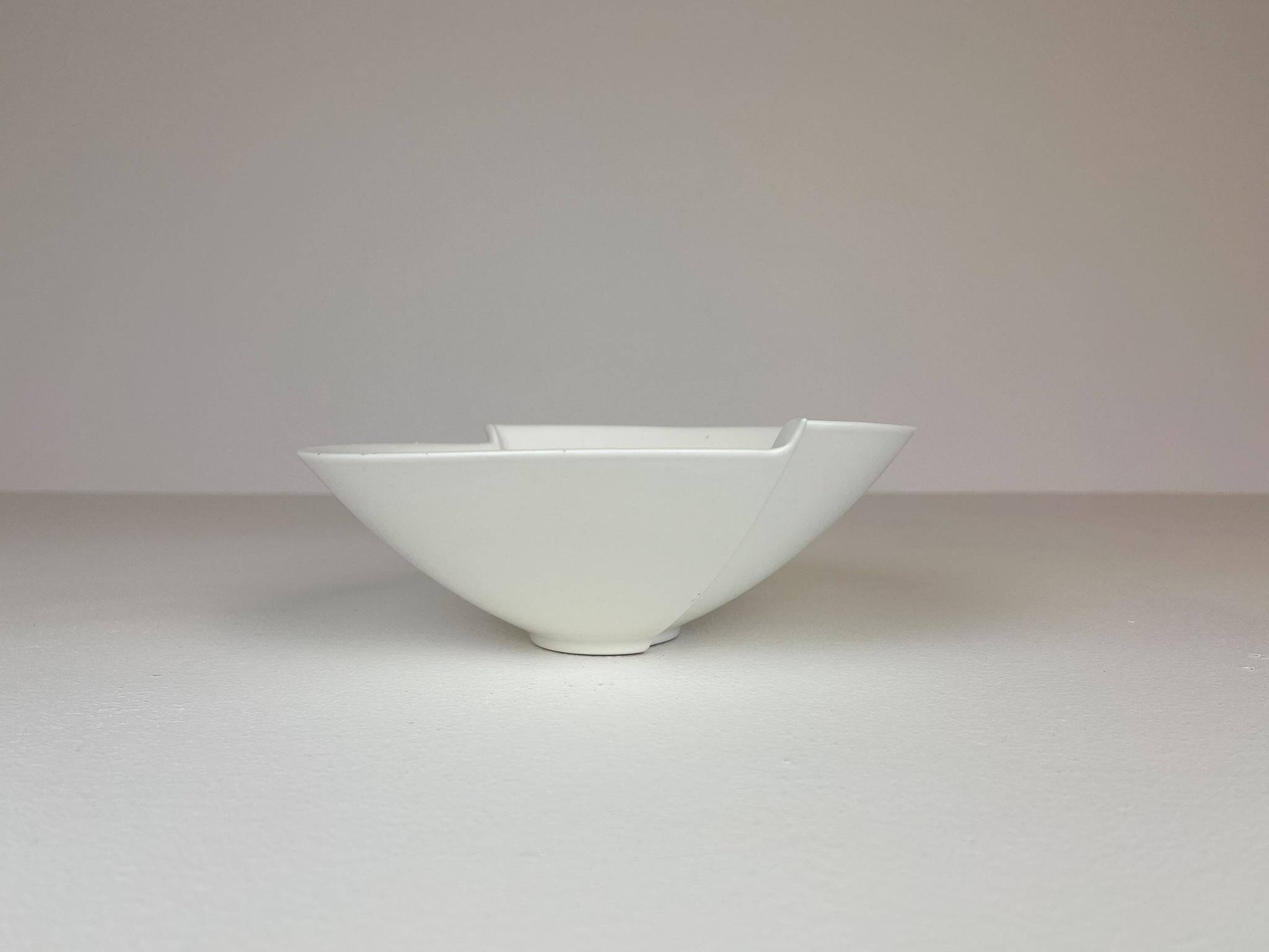 Mid-century ceramic bowl Gustavsberg "Surrea" by Wilhelm Kåge, Sweden, 1950s.