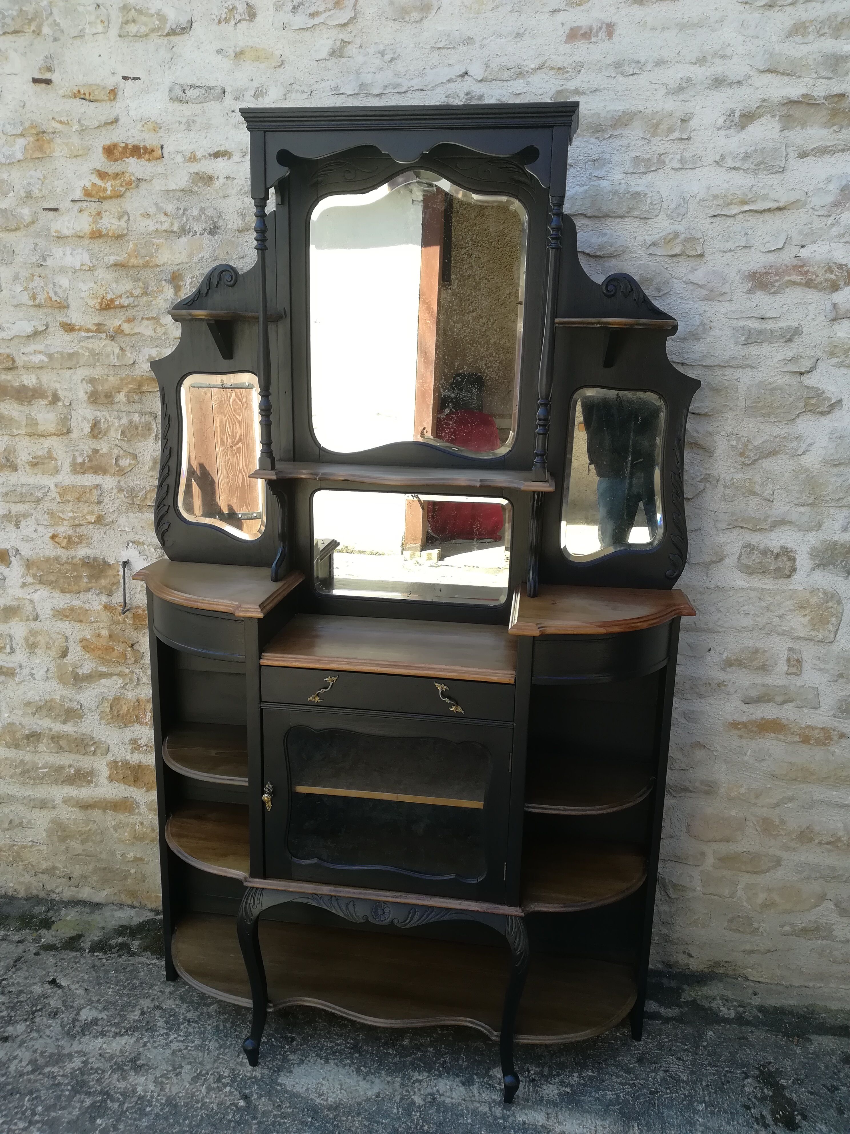 Napoleon III showcase shelf