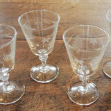 Set de 4 anciens verres à digestif décorés de vignes