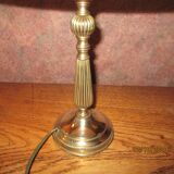 2 bedside lamps