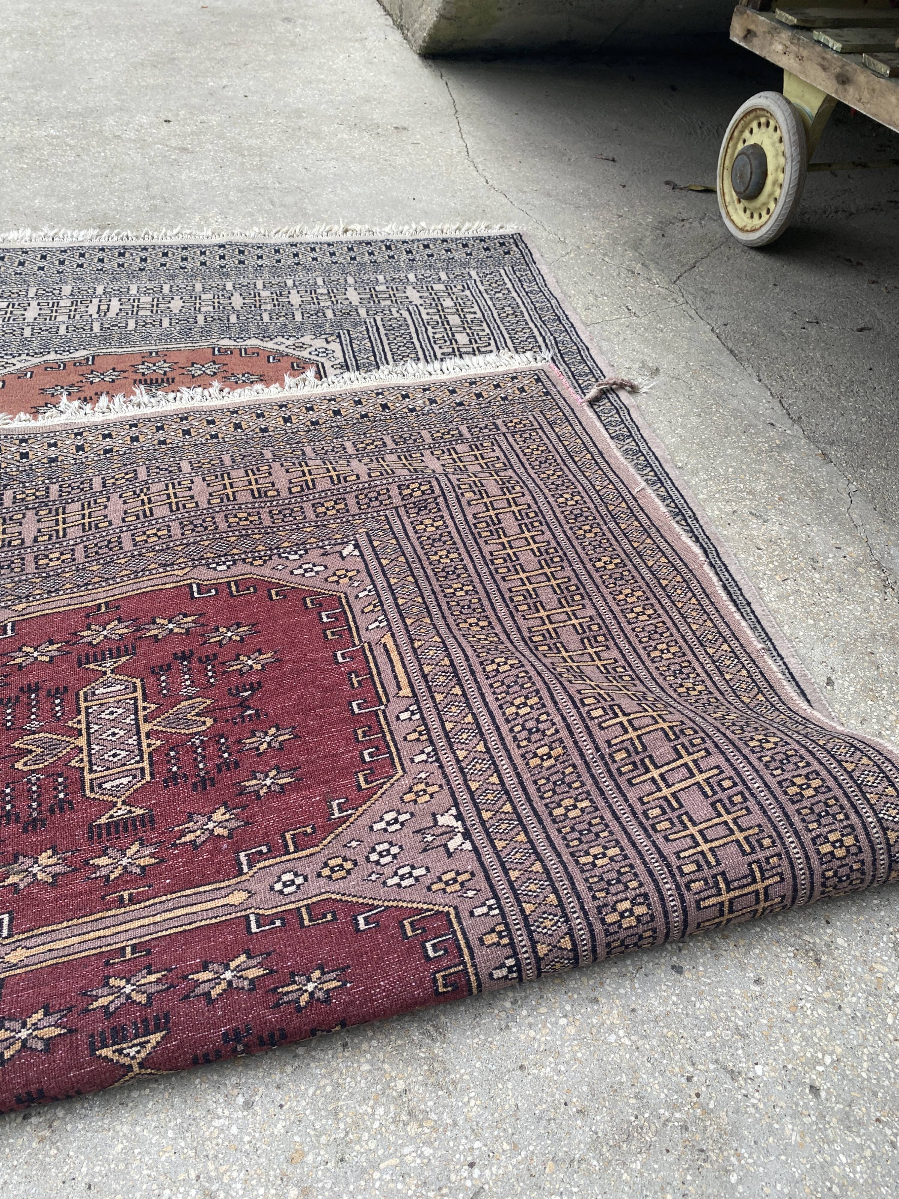 Vintage hand knotted rug with geometric patterns on a grey/beige/terracotta background 170 x 96 cm