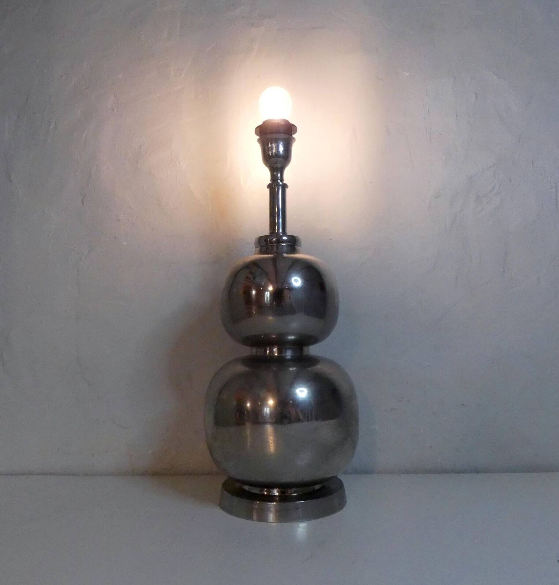 Vintage Space Age lamp with silver chrome metal ball base and DRIMMER H lampshade