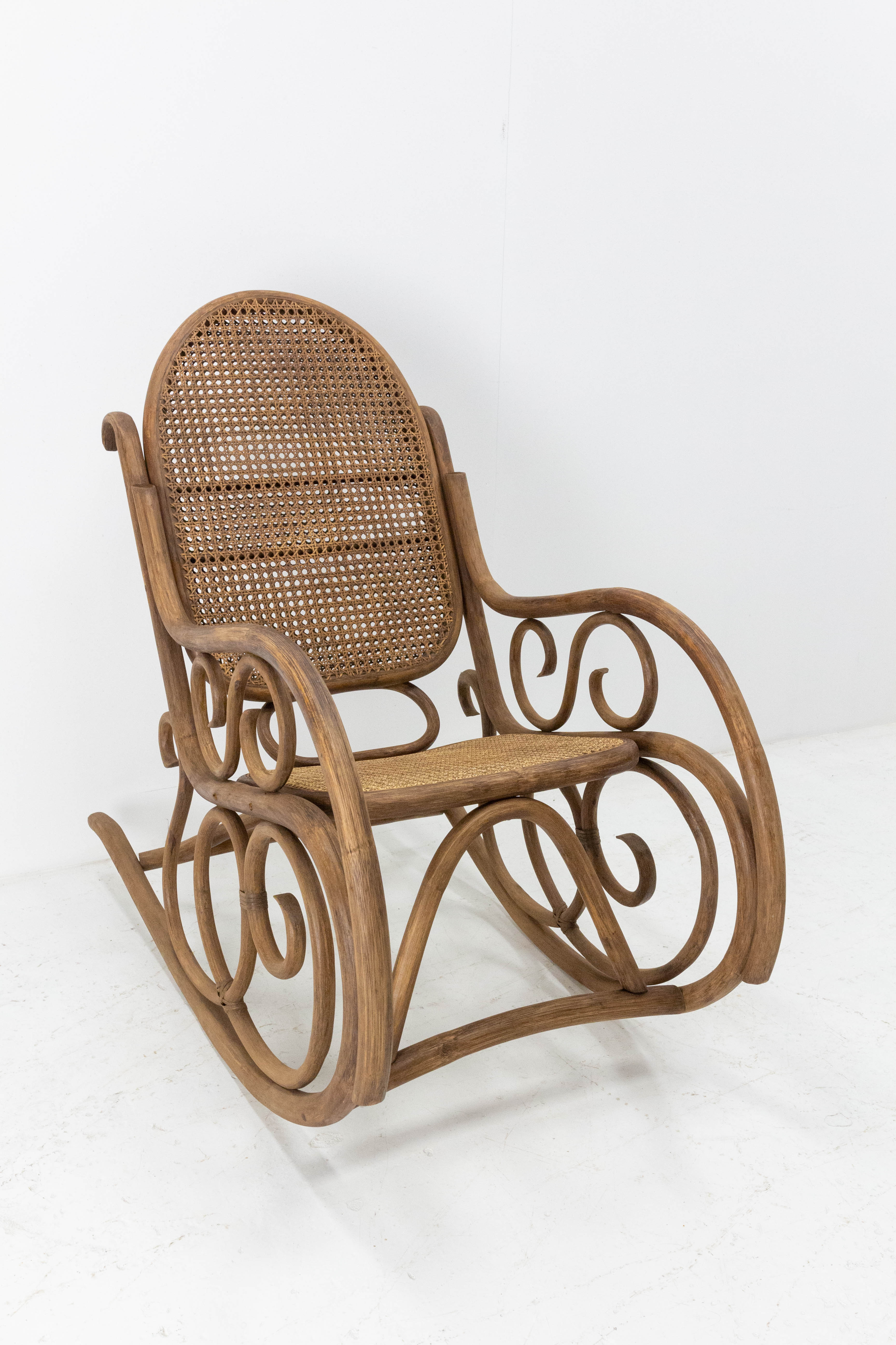 Rocking chair curved wood and cannage