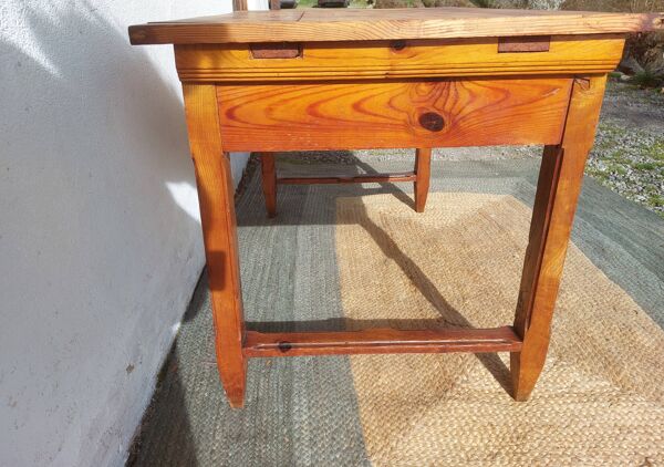 table en bois, bistrot, campagne