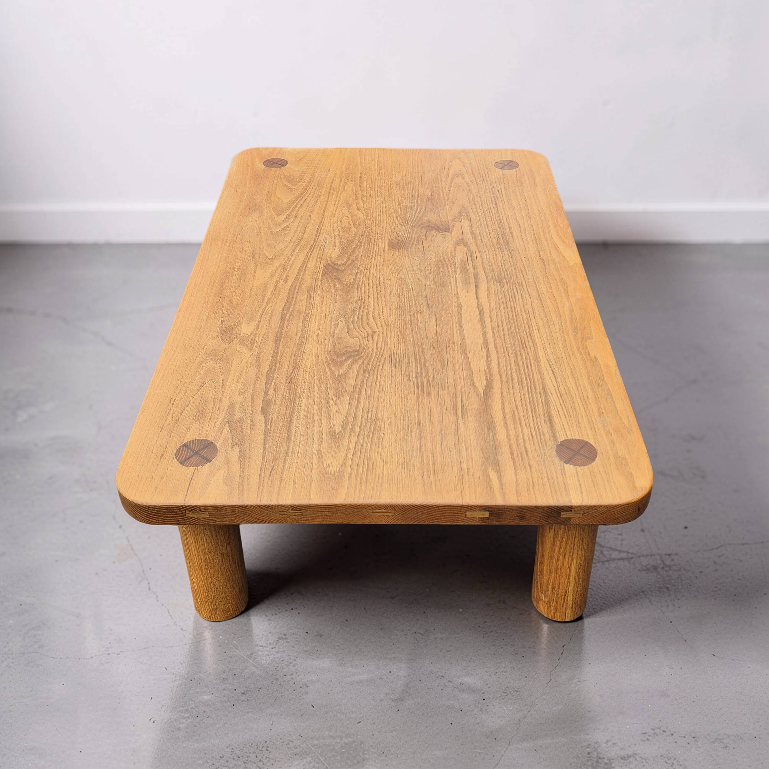 Table basse des années 60 en bois de style Perriand et Chapo, Pays-Bas.