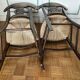 Paire de chaises Directoire en noyer, France circa 1810-1830