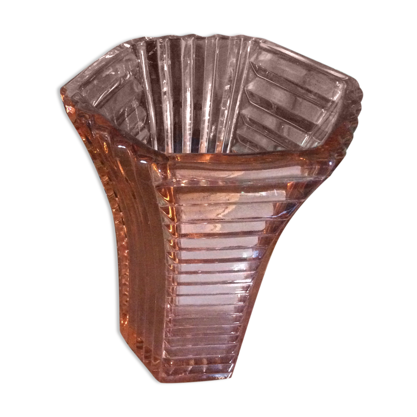 Vase en verre rose