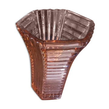Vase en verre rose