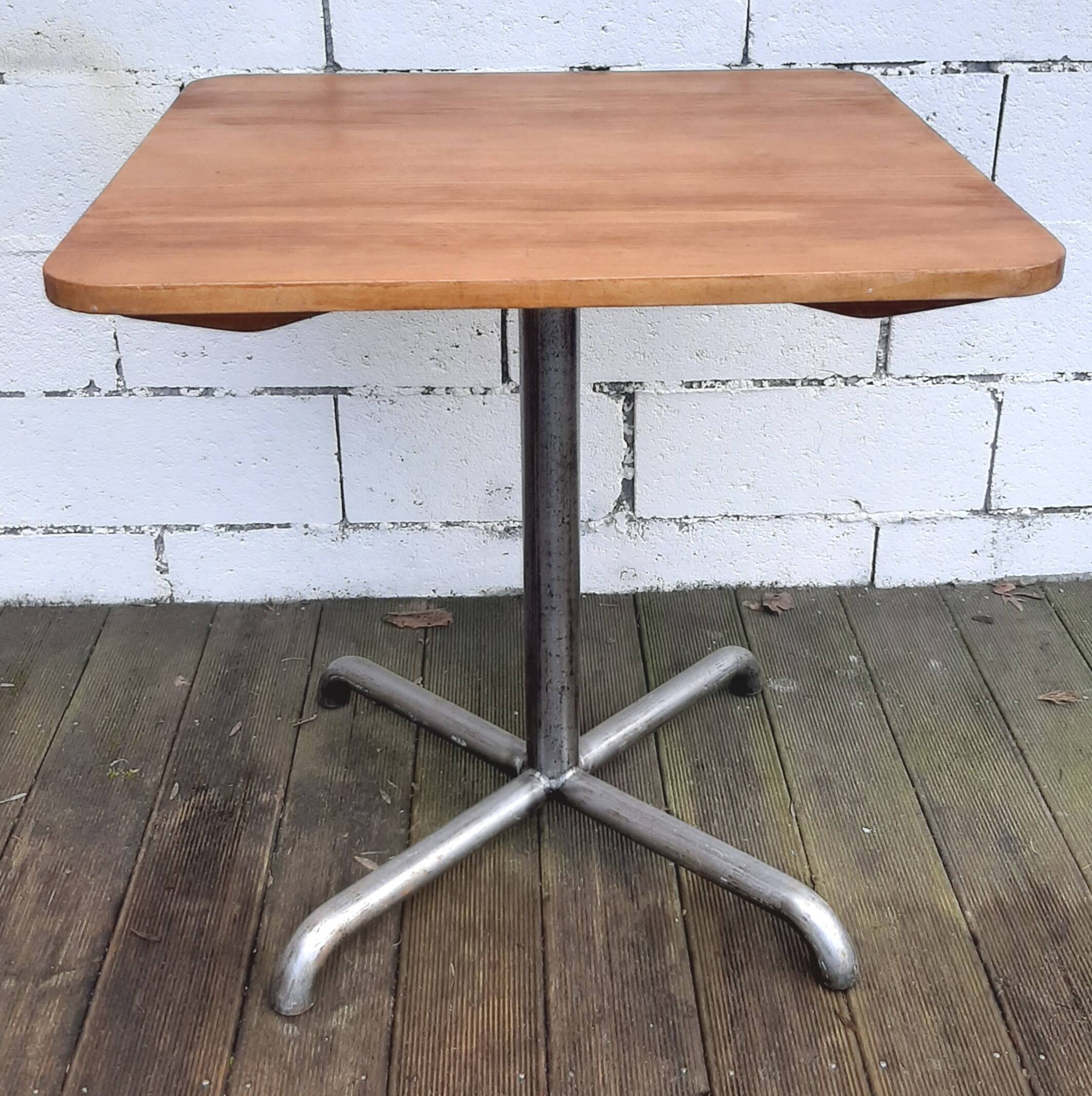 Table de bistrot carrée pieds en métal