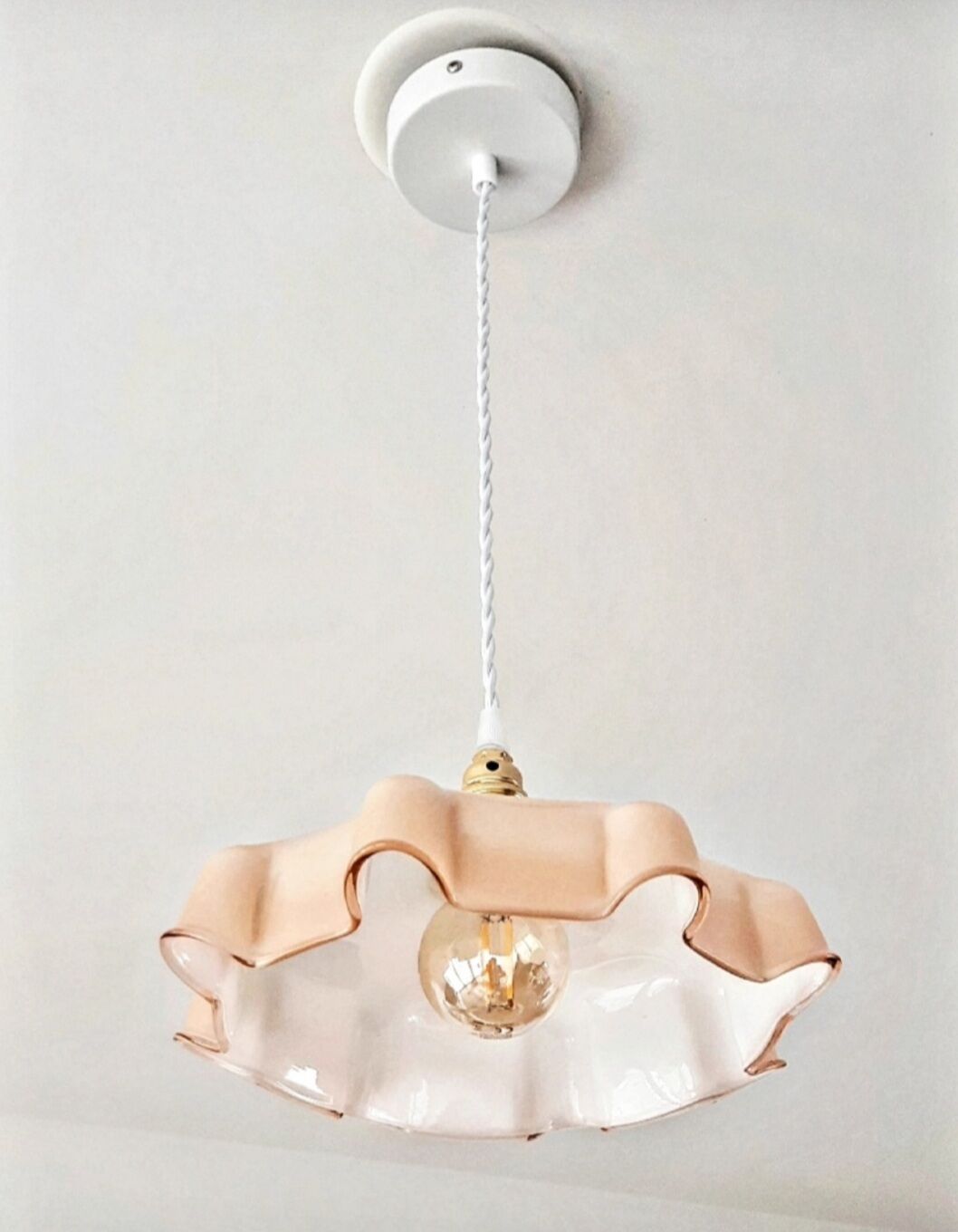 Pink opaline suspension