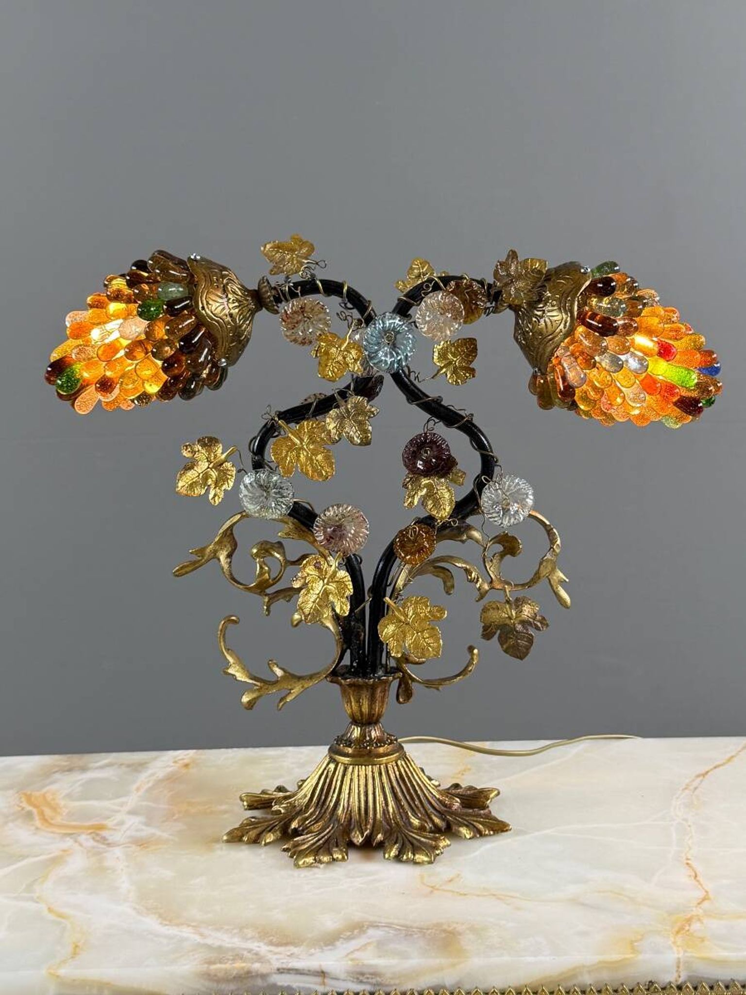 Lampe en bronze et verre polychrome, XXe Siècle