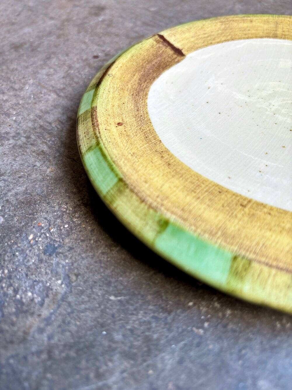 Assiette à dessert alcea en céramique peinte à la main