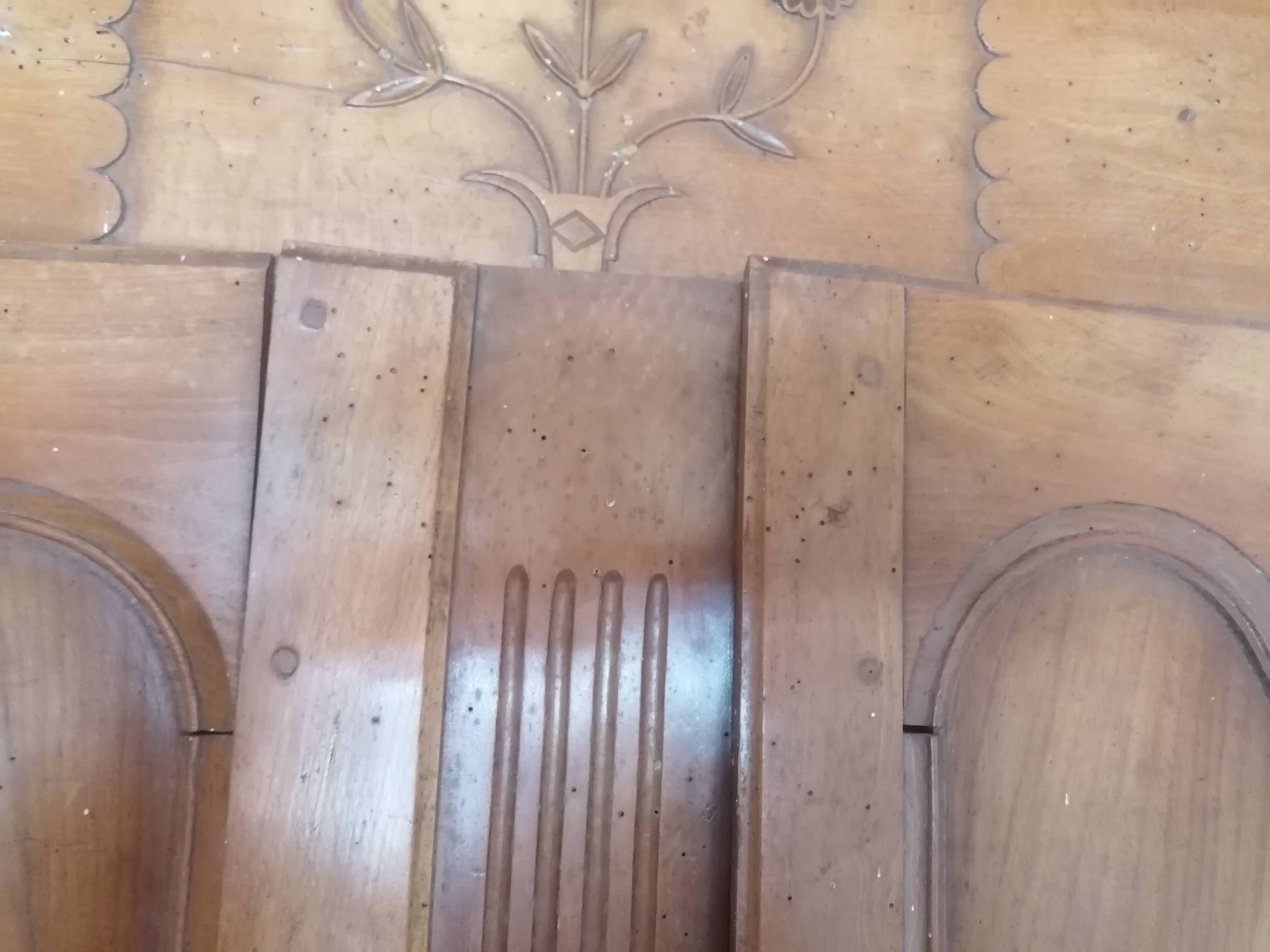 Armoire provençale style Louis XV