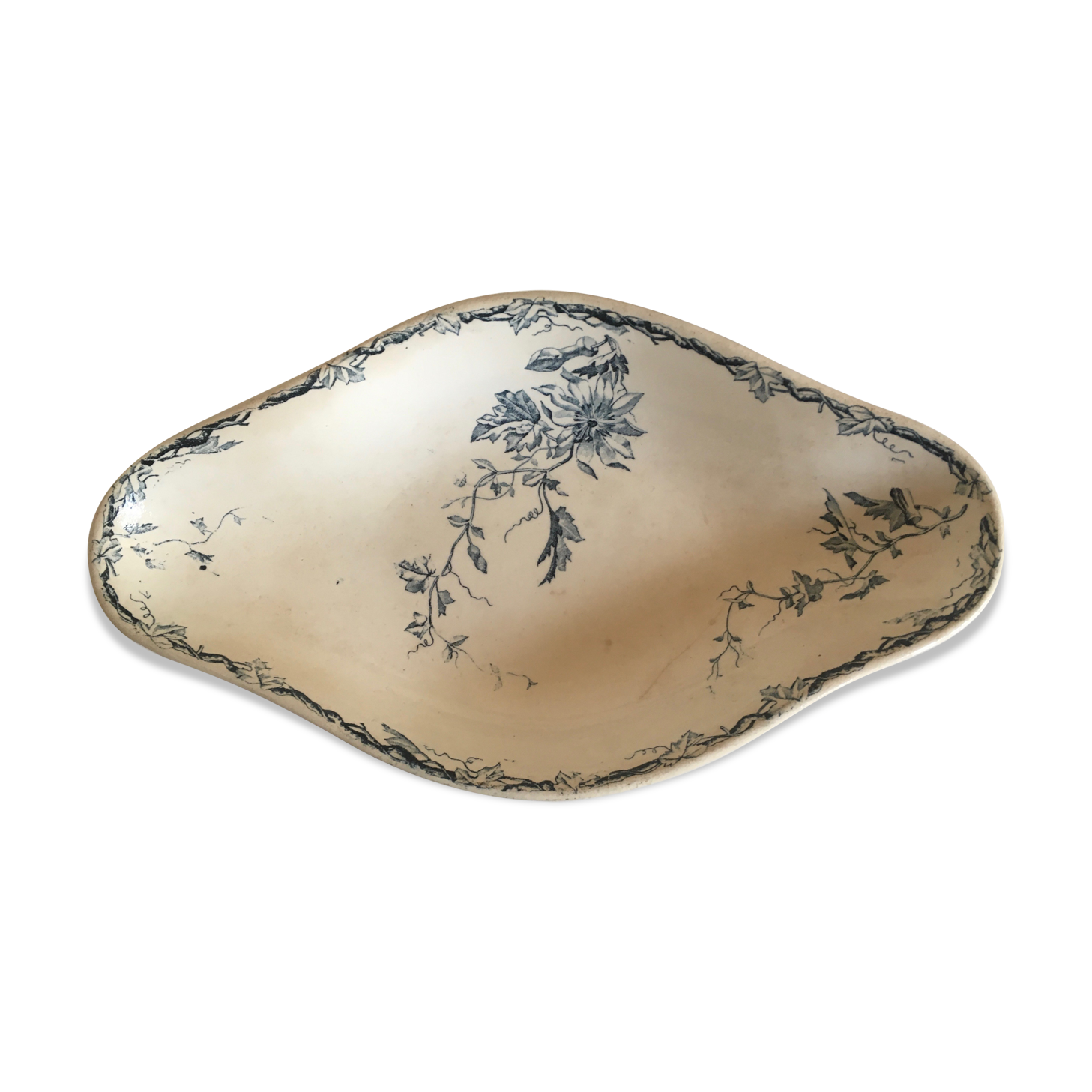 Dish ravier of Lunéville KG decorates Passiflore flowers late 19th