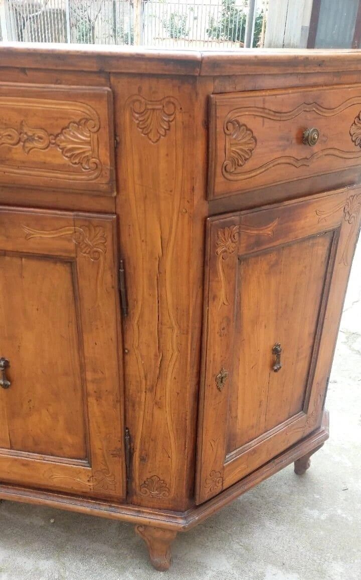 Ancient Venetian grand buffet from the 18th century in solid cherry wood.