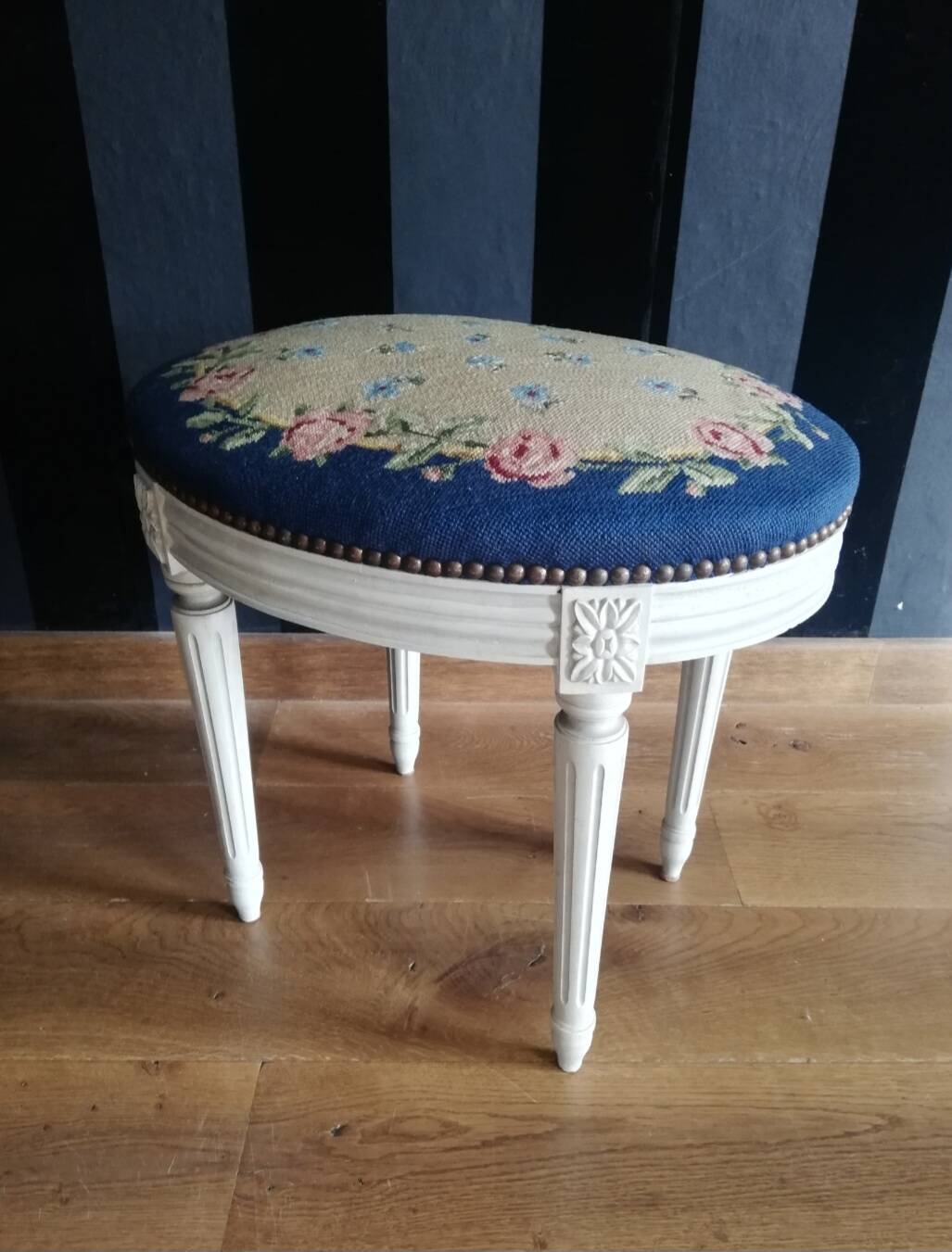 Oval stool in Louis XVI style