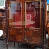 Empire-style showcase