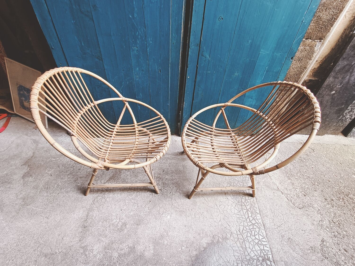Paire de fauteuils coquille en rotin vintage 1960