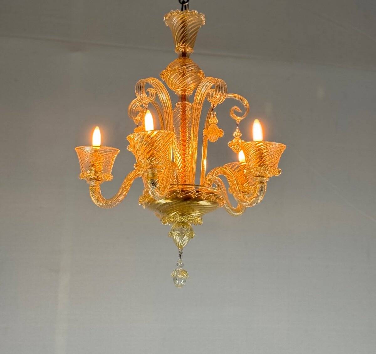 Venetian chandelier in gilded Murano glass with 5 light arms circa 1930