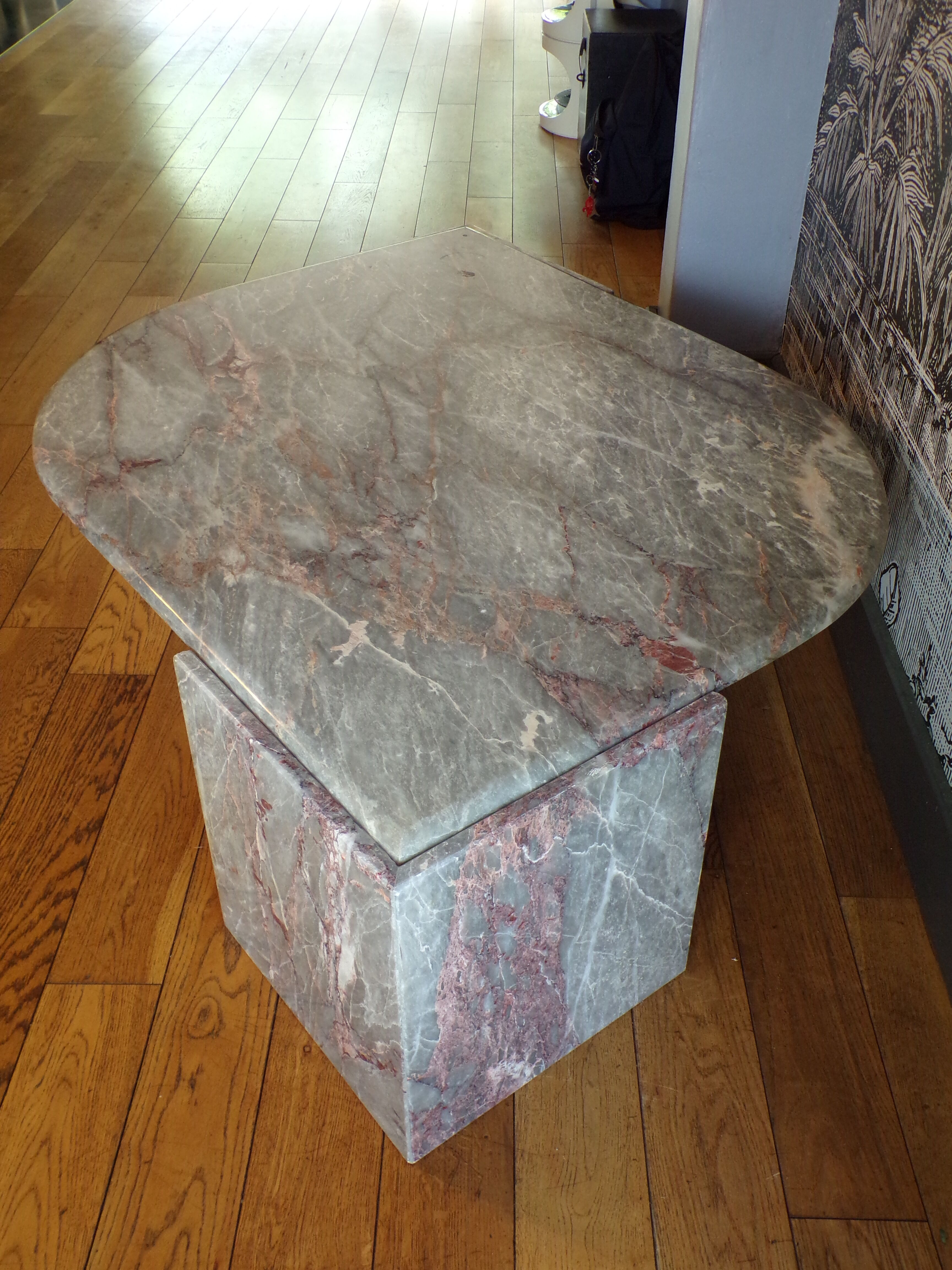 Table basse oeil 1970 en marbre