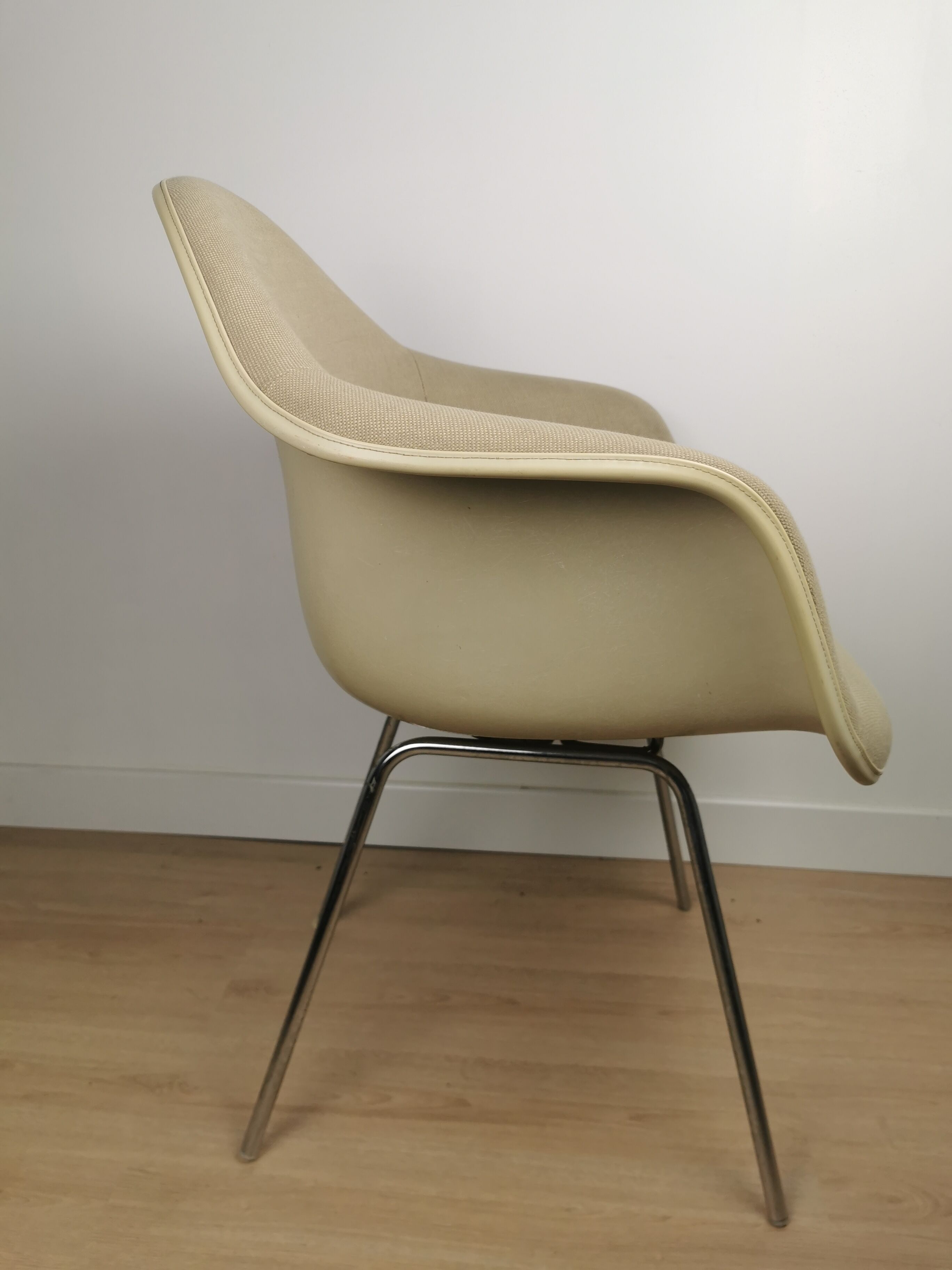 Dax armchair by Charles & Ray Eames, Herman Miller