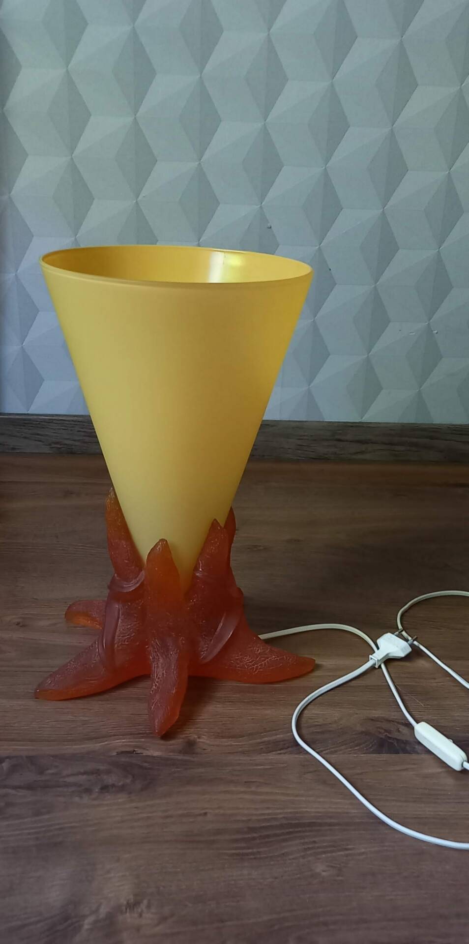 Table lamp