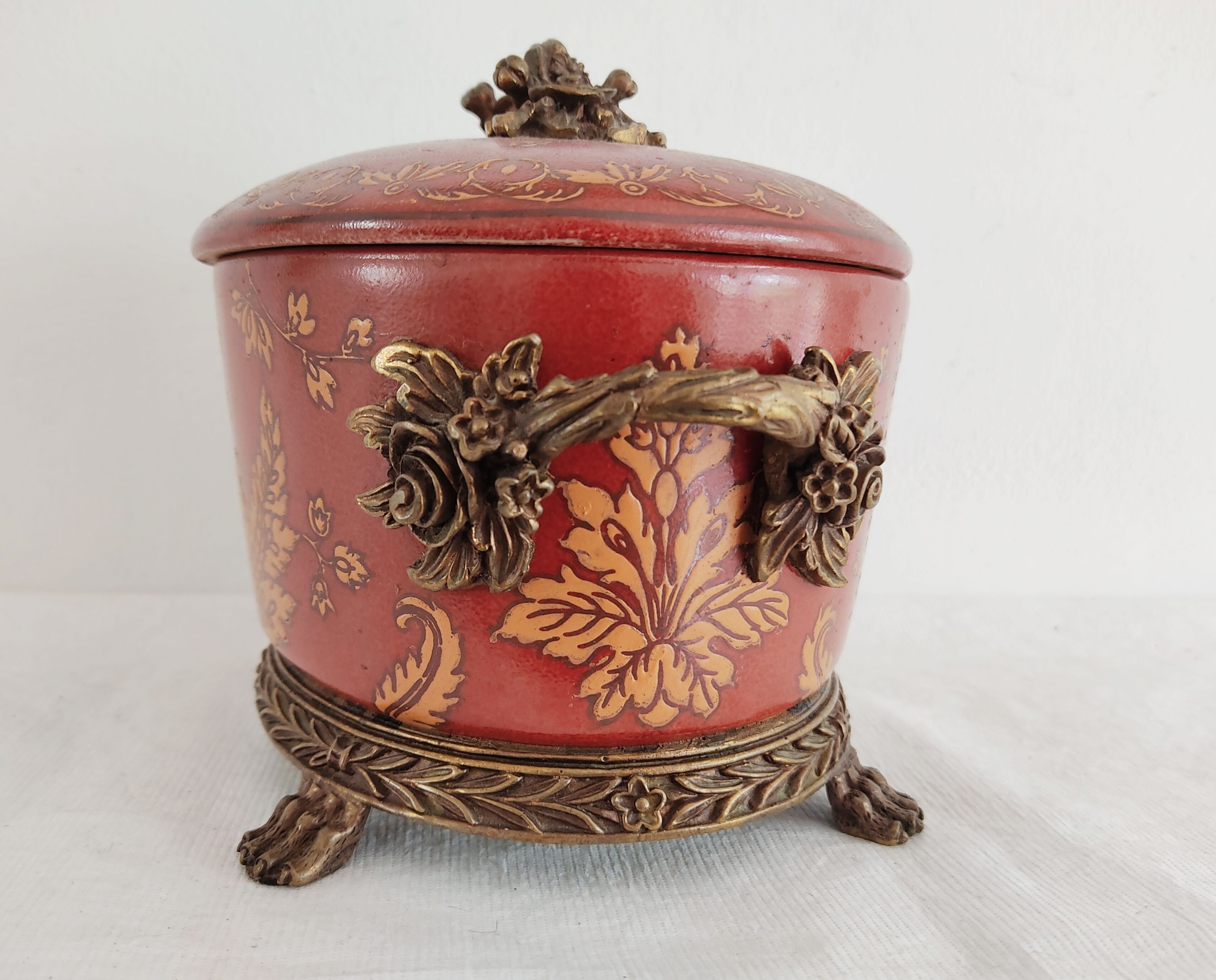 Chinese porcelain box with bronze frame
