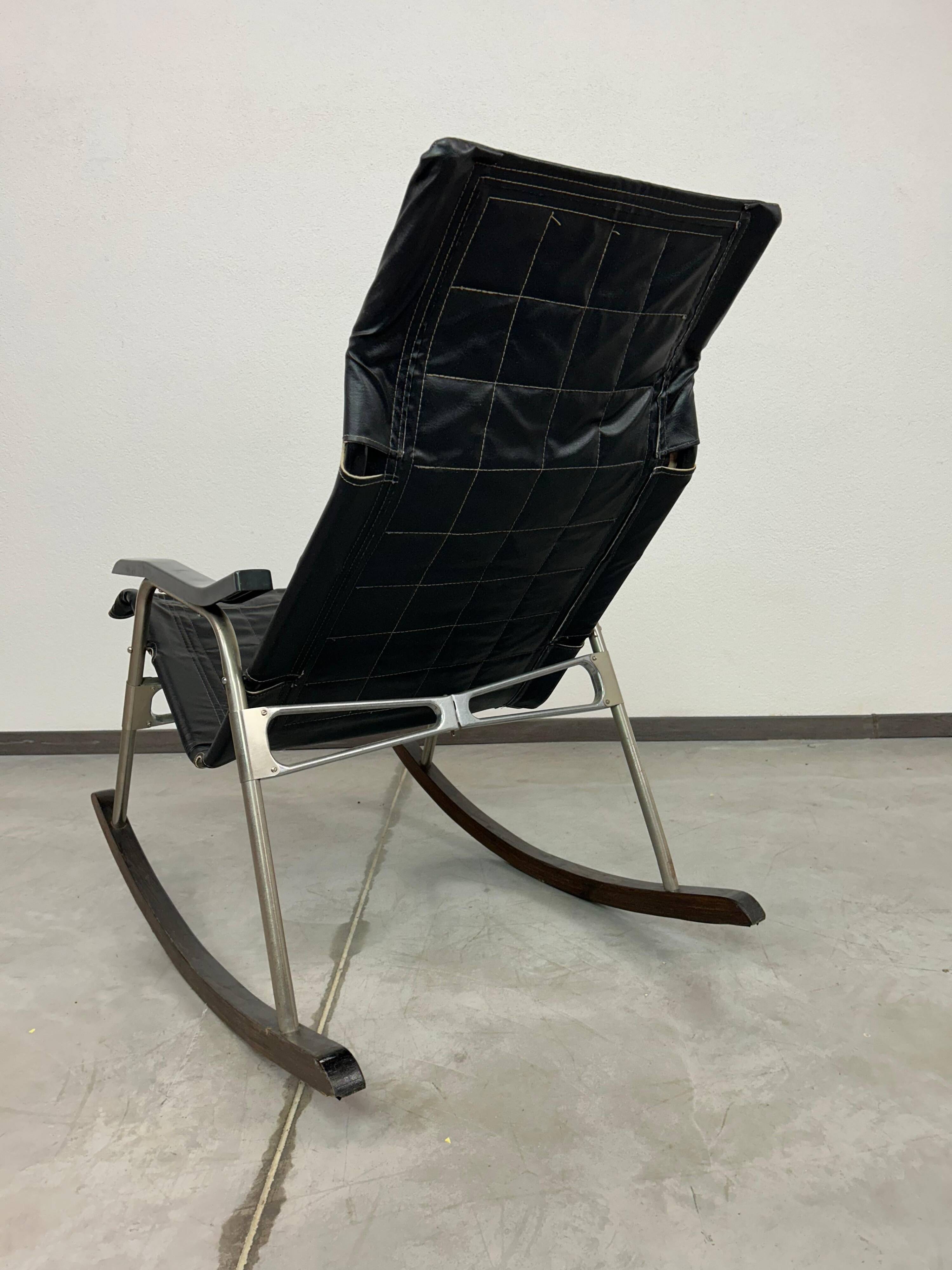 Japanese folding rocking chair by Nii Takeshi