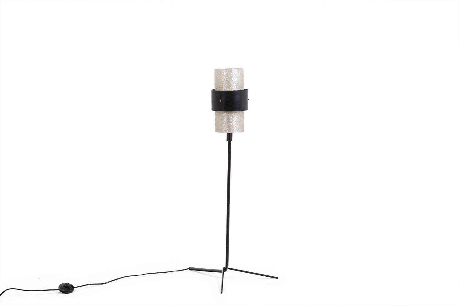 Tripod lamp in granite lucite and lacquered metal. 1950s.