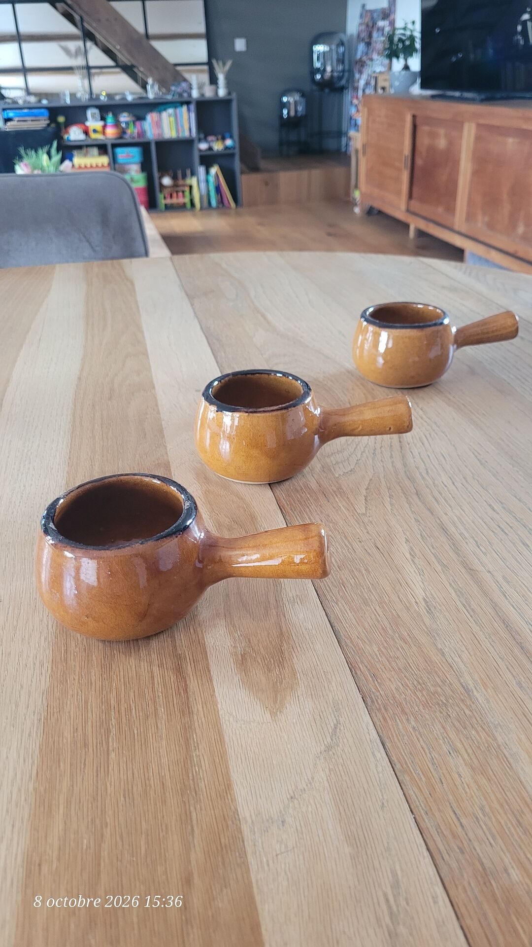 3 glazed earthenware pans